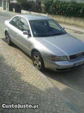 Audi A4 1.9 tdi 110 cavalos Fevereiro/97 - à venda -