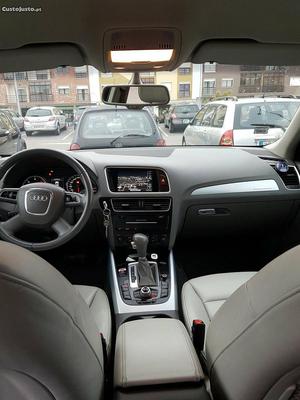 Audi Q5 Quattro Setembro/12 - à venda - Ligeiros