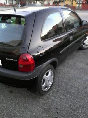 Opel Corsa 5 lugares Julho/98 - à venda - Ligeiros