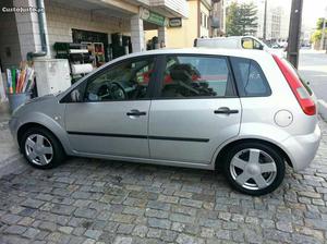 Ford Fiesta X-TREND Junho/04 - à venda - Ligeiros