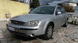 Ford Mondeo Ghia Março/02 - à venda - Ligeiros