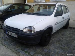Opel Corsa 1.2 - 5 portas Agosto/95 - à venda - Ligeiros