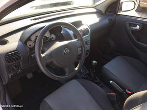 Opel Corsa 5 lugares Maio/05 - à venda - Ligeiros