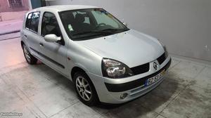 Renault Clio v a/c Dezembro/01 - à venda - Ligeiros