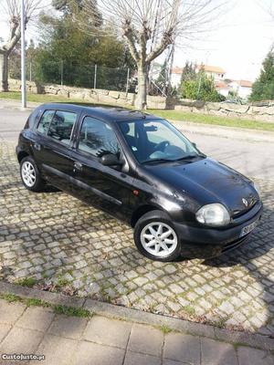 Renault Clio  válvulas Maio/01 - à venda - Ligeiros