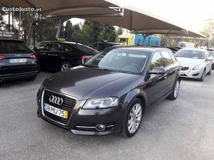 Audi A3 Sportback 1.6 TDi Abril/12 - à venda - Ligeiros