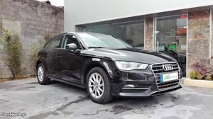 Audi A3 Sportback 1.6 TDi Novembro/13 - à venda - Ligeiros