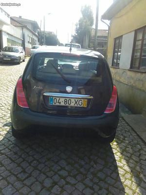 Lancia Ypsilon 1.2 Abril/04 - à venda - Ligeiros