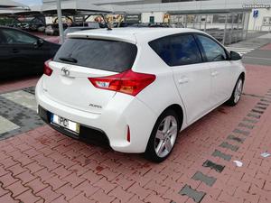 Toyota Auris 1.4D4d Sport Setembro/14 - à venda - Ligeiros
