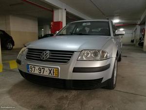 VW Passat 130cv carrinha Maio/01 - à venda - Ligeiros