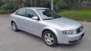 Audi A4 TDI Abril/02 - à venda - Ligeiros Passageiros,