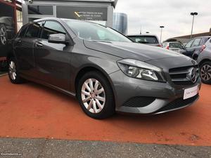 Mercedes-Benz A 180 BlueEfficiency Fevereiro/13 - à venda -