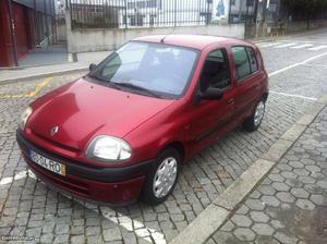 Renault Clio 1.2 Rn Maio/01 - à venda - Ligeiros
