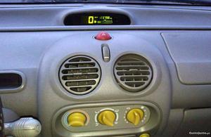 Renault Twingo Versão 1 Fevereiro/99 - à venda - Ligeiros