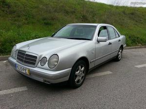 Mercedes-Benz E 220 classic a/c j.e Setembro/98 - à venda -
