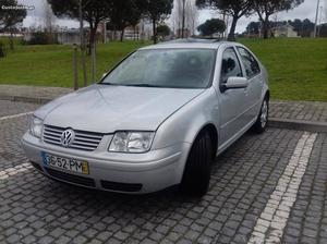 VW Bora  cv Abril/00 - à venda - Ligeiros