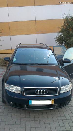 Audi A4 Avant 2.5 TDi Abril/02 - à venda - Ligeiros