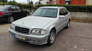 Mercedes-Benz C 220 CDI Classic Abril/99 - à venda -