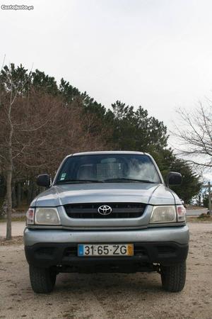 Toyota Hilux D4D Dezembro/04 - à venda - Pick-up/