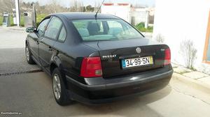 VW Passat 1.9Tdi Março/97 - à venda - Ligeiros