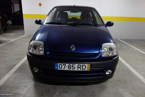 Renault Clio v Fevereiro/01 - à venda - Ligeiros