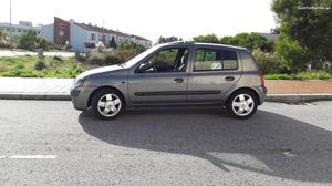 Renault Clio v Outubro/02 - à venda - Ligeiros