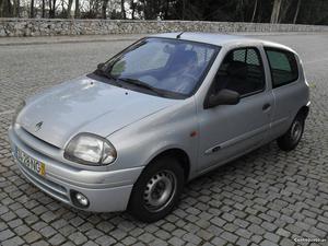 Renault Clio 1.9 d 2 lug. troco Abril/99 - à venda -