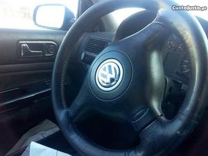 VW Golf 1.9 Dezembro/98 - à venda - Ligeiros Passageiros,