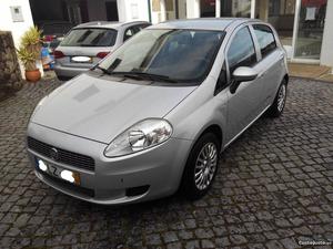 Fiat Punto 1.3 M-Jet 5 lugares Julho/11 - à venda -