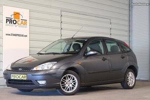 Ford Focus 1.4 Confort Junho/02 - à venda - Ligeiros