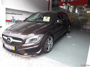 Mercedes-Benz CLA 220 CDi AMG Line Aut. Outubro/15 - à