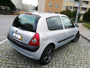 Renault Clio 1.5 dci Novembro/01 - à venda - Comerciais /