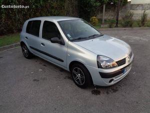 Renault Clio v Março/04 - à venda - Ligeiros