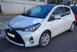 Toyota Yaris Hibrido HSD Sport Setembro/15 - à venda -