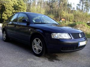 VW Passat 1.9 TDI 110 CV Outubro/00 - à venda - Ligeiros