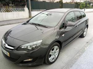 Opel Astra Sports tourer Abril/14 - à venda - Ligeiros