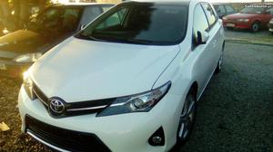 Toyota Auris 1.4 D4d Agosto/14 - à venda - Ligeiros
