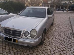 Mercedes-Benz E 220 ELEGANCE Março/96 - à venda - Ligeiros