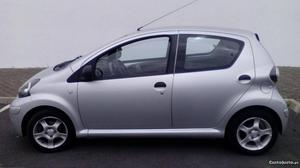 Toyota Aygo 998 cc 68 cv Novembro/11 - à venda - Ligeiros