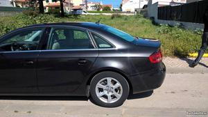 Audi A4 A4 berlina Dezembro/11 - à venda - Ligeiros