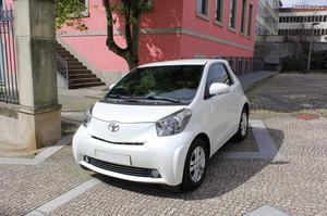 Toyota iQ 1.4 d-4d 90cv Fevereiro/10 - à venda - Ligeiros