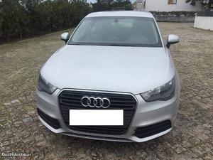 Audi A1 Sportback Dezembro/13 - à venda - Ligeiros