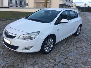 Opel Astra J 1.7CDTi 130cv CX6V Abril/11 - à venda -