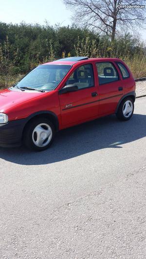 Opel Corsa 5 portas 1.4 Abril/94 - à venda - Ligeiros