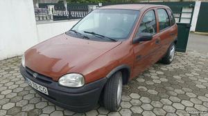 Opel Corsa 5 portas Setembro/95 - à venda - Ligeiros