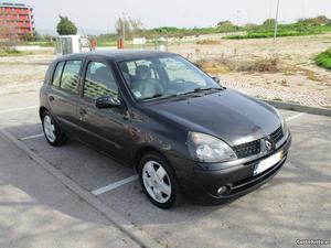 Renault Clio Privilege Agosto/03 - à venda - Ligeiros