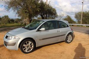 Renault Mégane dynamic Fevereiro/03 - à venda - Ligeiros