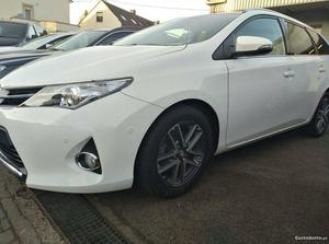 Toyota Auris 1.4D4D sportwagon Setembro/15 - à venda -