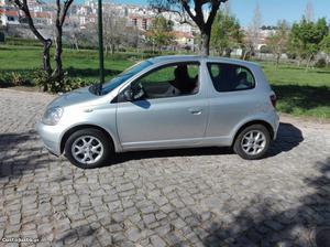 Toyota Yaris 1.0 ecomnomico Outubro/01 - à venda - Ligeiros