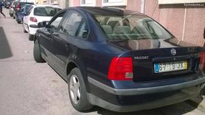 VW Passat 1.6 Abril/98 - à venda - Ligeiros Passageiros,